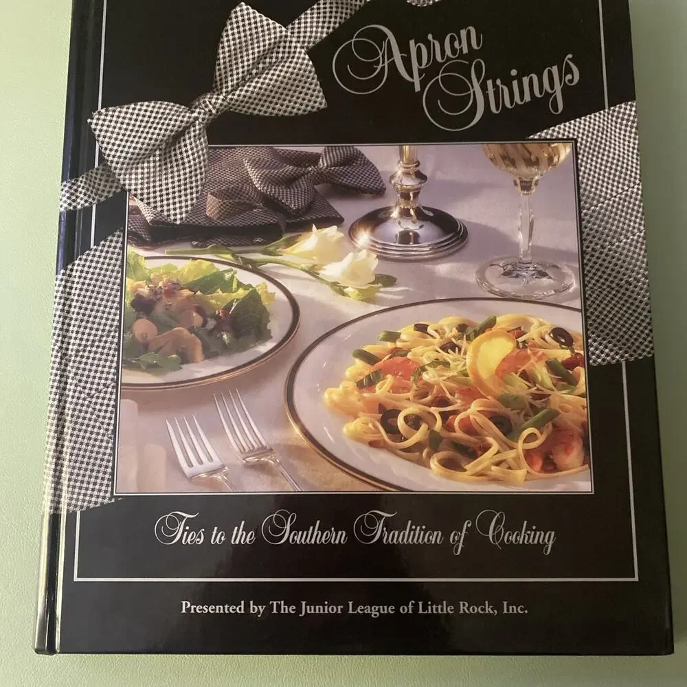 Apron Strings: Ties to the Southern Tradition of Cooking, , 9780960672431